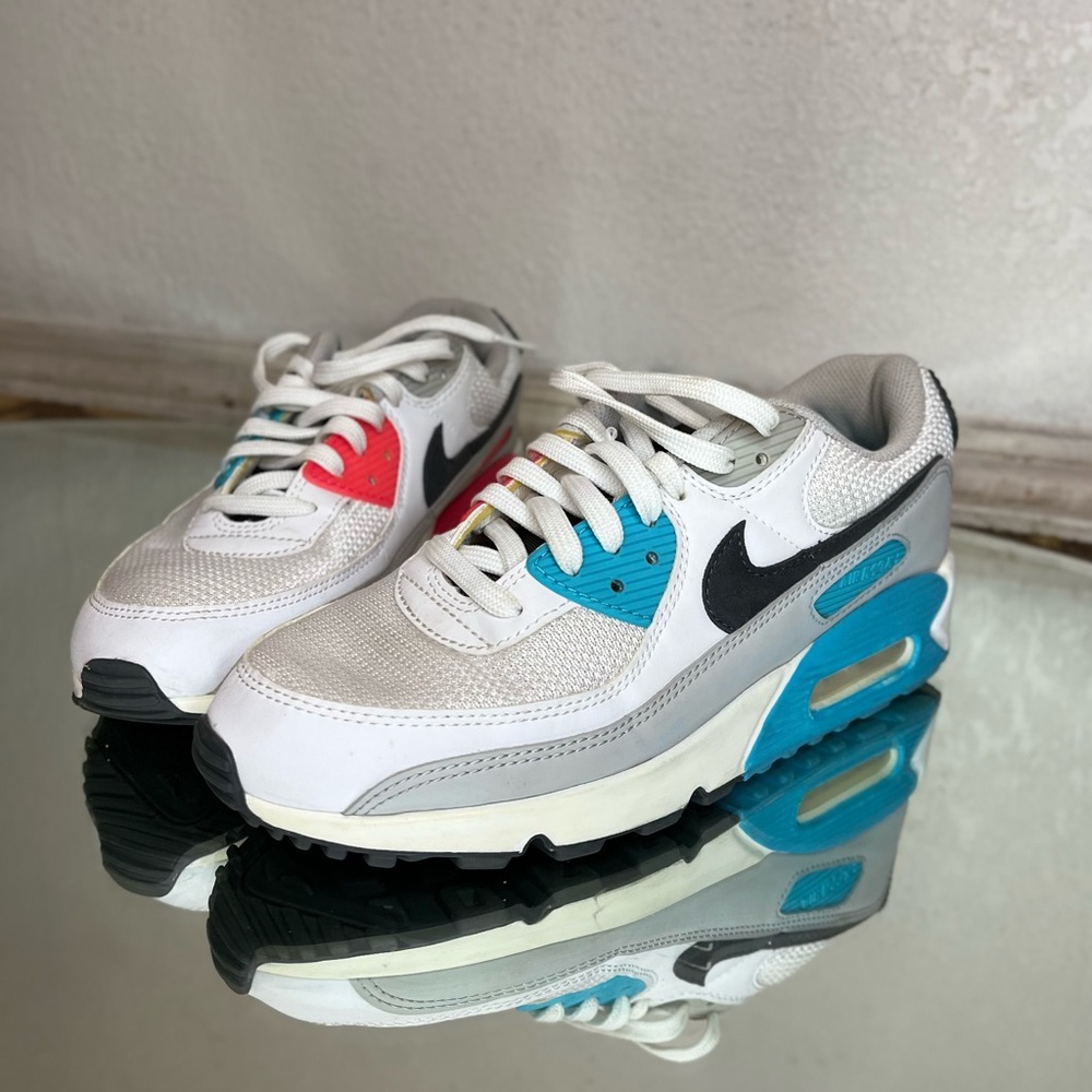 Nike Shoes Air Max 90, Blue & red, looks nice and clean, nice shoes SIZE 9